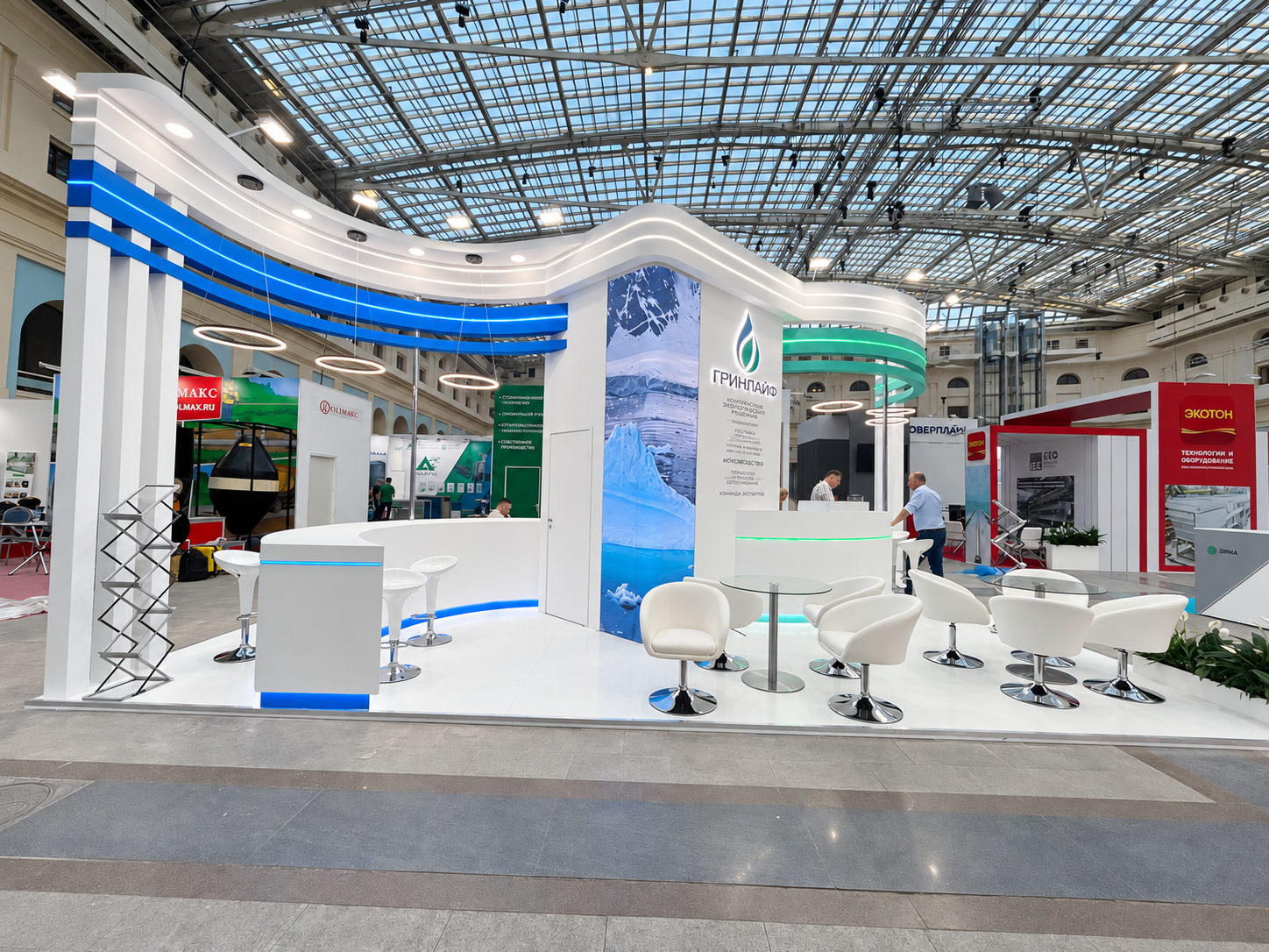 Стенд ГринЛайф на VODEXPO 2026: волнообразная конструкция и световые линии
